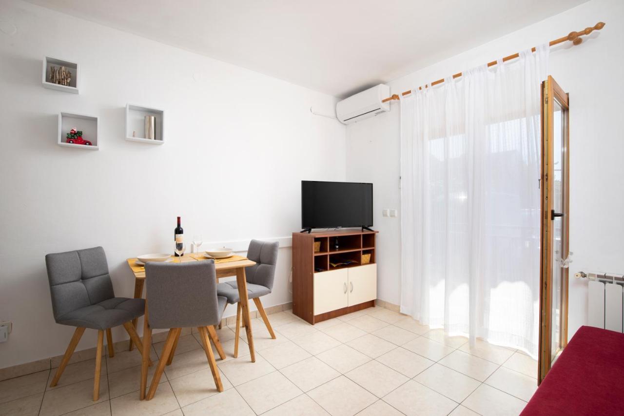 Sunny Apartment Valbandon Fazana Exterior photo